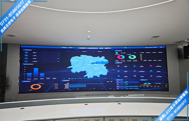 長沙寧鄉(xiāng)高新技術產(chǎn)業(yè)園某企業(yè)智能會議室弧形LED顯示屏.jpg 長沙寧鄉(xiāng)高新技術產(chǎn)業(yè)園某企業(yè)智能會議室弧形LED顯示屏.jpg